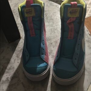 Nike Blue and Pink Sneakers Modern Slip-On Design